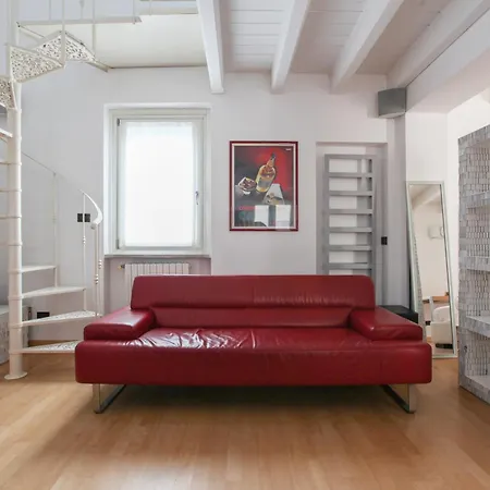 Hacca Collection - Open Space In Porta Ticinese * מילאנו
